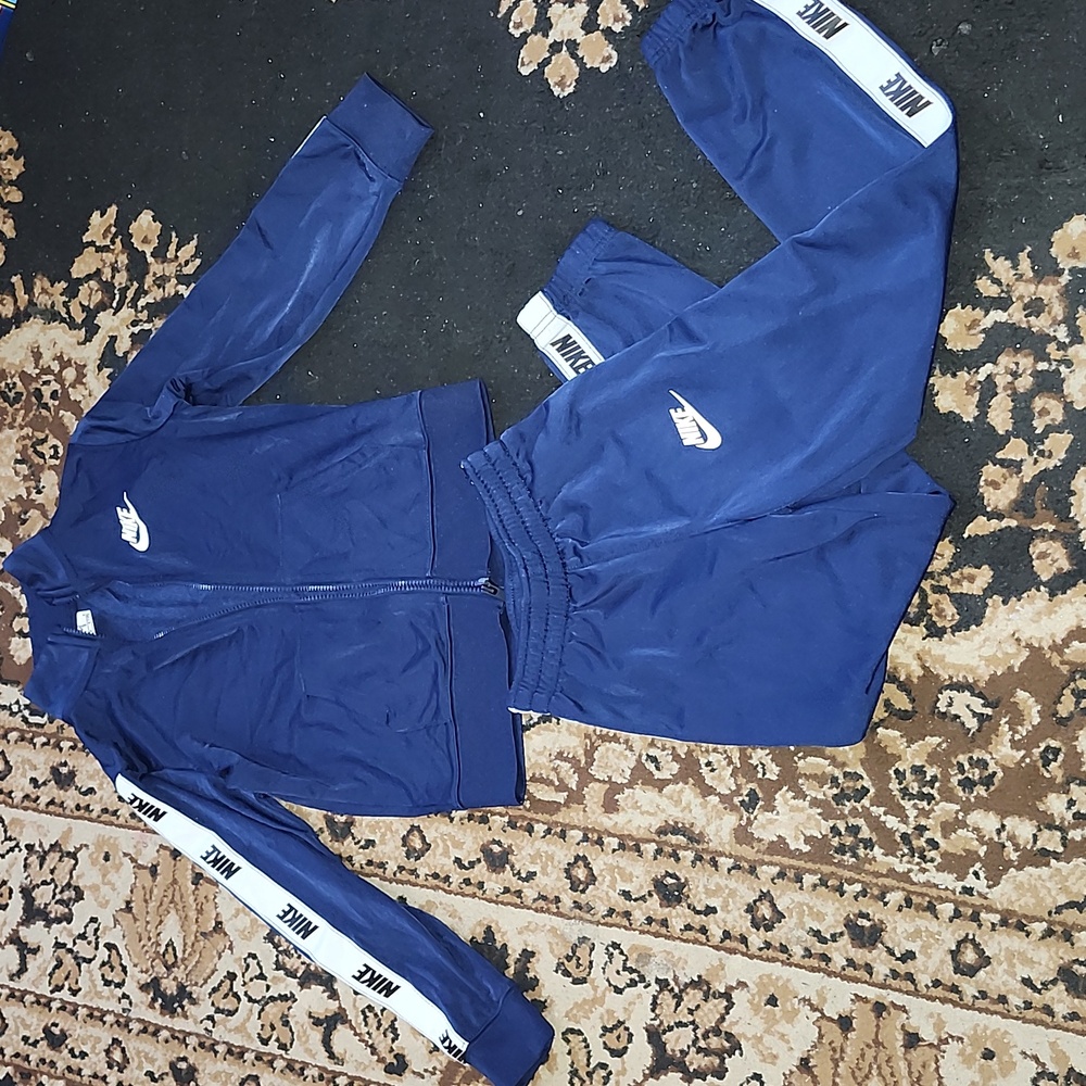 Boys Nike Navy Tracksuit with Logo Accents; Size: 7